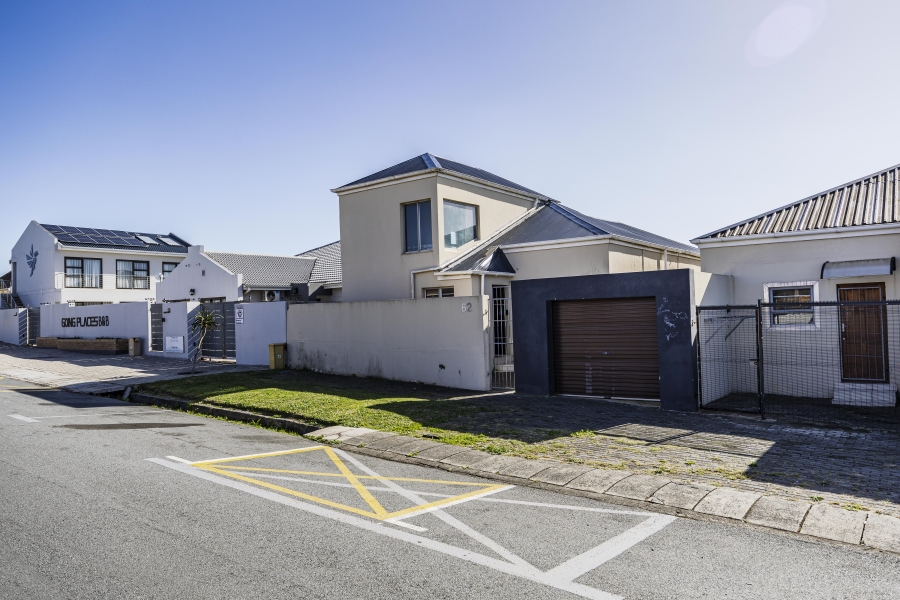 6 Bedroom Property for Sale in Quigney Eastern Cape
